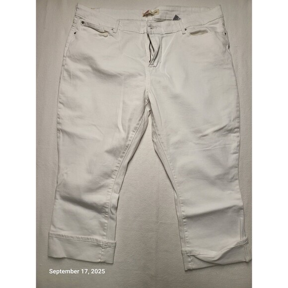 Levi's Pants - Signature by Levi Strauss Women's White Mid-Rise Capri Sz 20